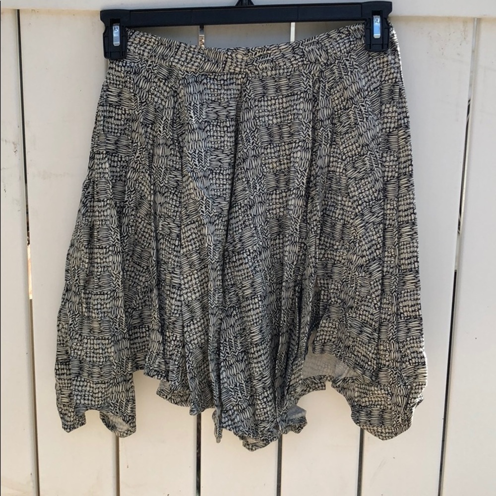 Ecote‎ Skirt - Picture 2 of 9